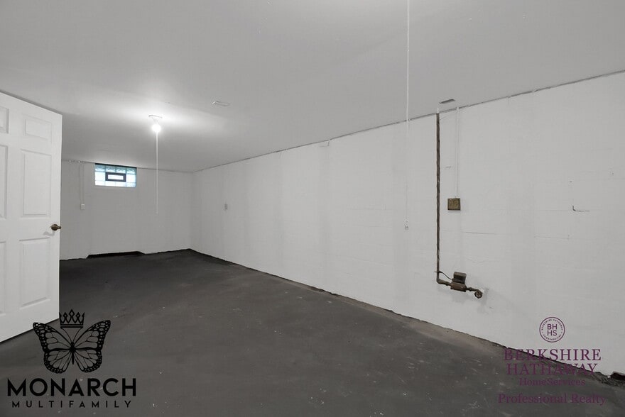 Building Photo - 2566 Atwood Ter