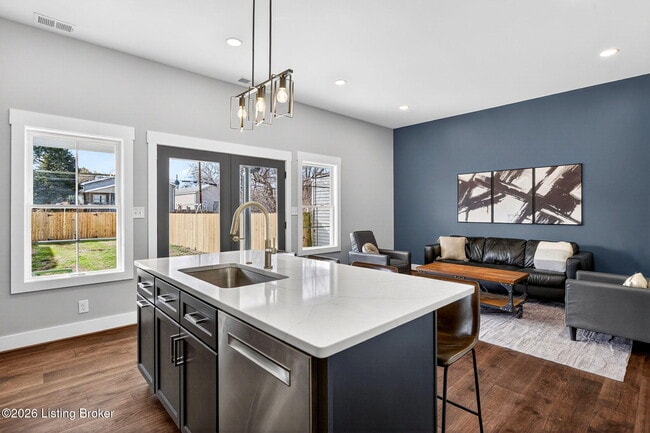 Building Photo - 914 Ash St