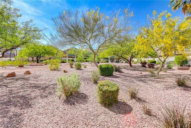 Building Photo - Gorgeous 3BR 2.5BA Townhome w/ Pool Access + Park + Private Backyard & Patio in Las Vegas