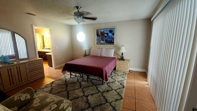 Building Photo - The Woodlands of Palm Coast- FURNISHED- 4 Bedroom 2 Bath- Long Term