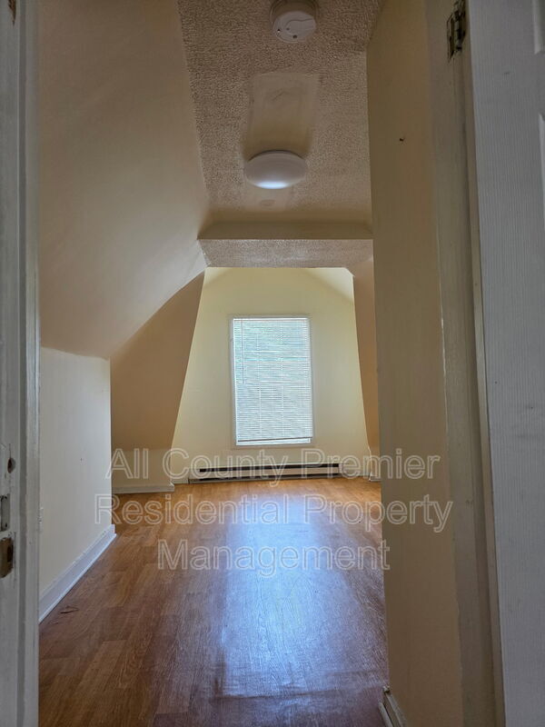 Building Photo - 4 Henshaw Ct