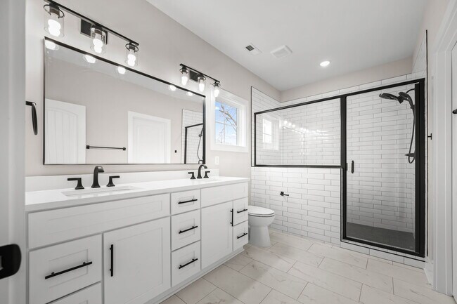 Building Photo - 454 E State St