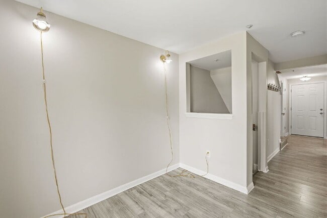 Building Photo - 927 Pirates Ct