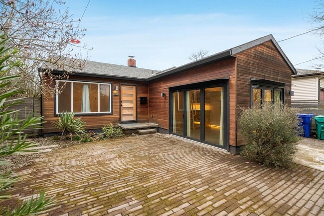 Building Photo - Beautiful, modern 4-bdrm/2-bath home in Concordia—Private, urban sanctuary w/ flex spaces