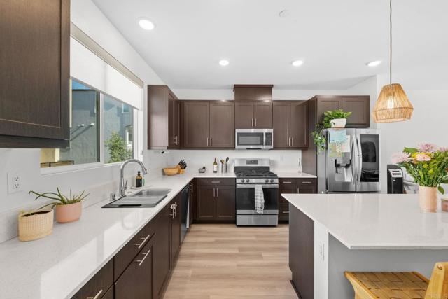 Building Photo - 5485 Seacliff Pl
