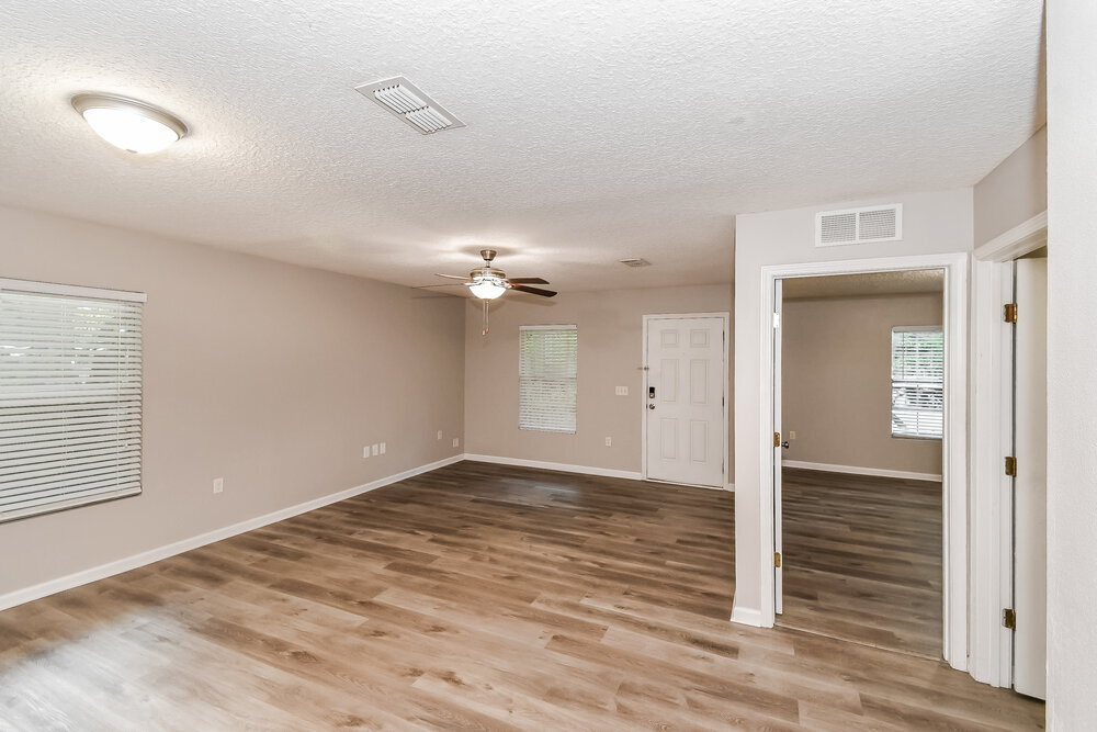 Building Photo - 2140 Thomas Ct