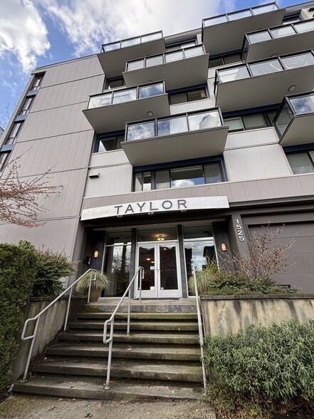 Building Photo - 1525 Taylor Ave N