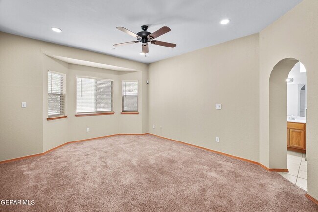Building Photo - 7089 Tierra Roja St