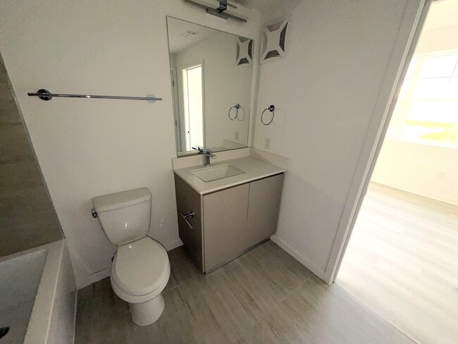 Building Photo - 5592 Pga Blvd