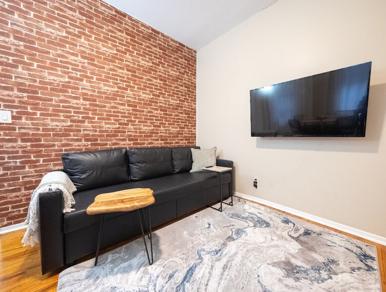 Building Photo - 125 La Salle St