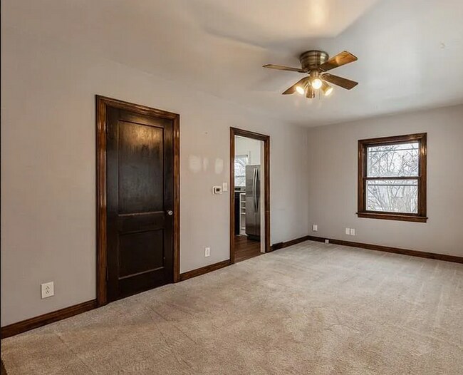Building Photo - Terrific two bedroom home in Rock Island!