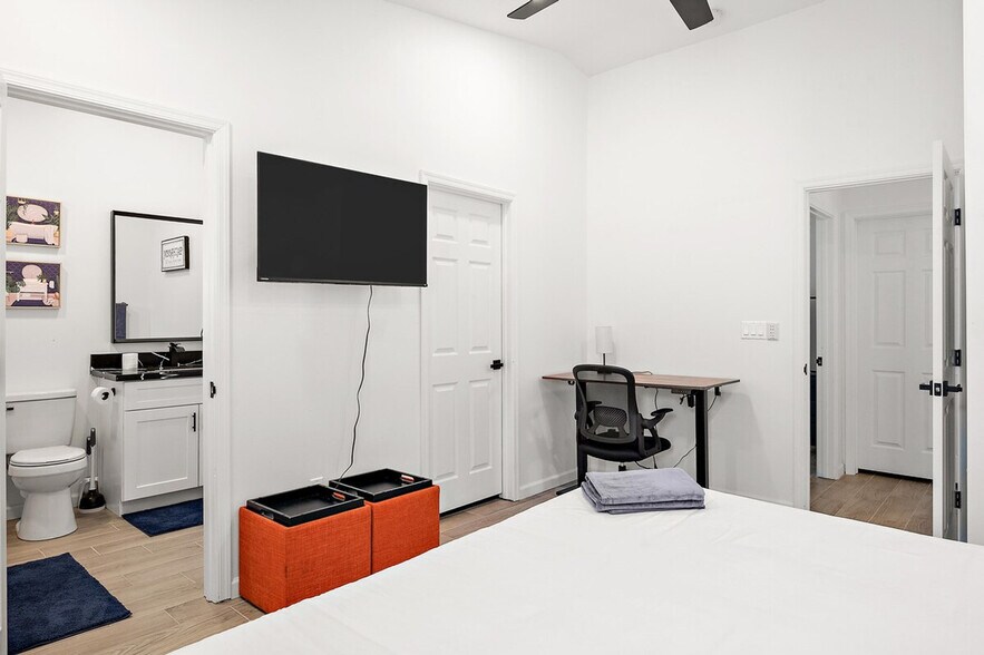 Building Photo - 5148 N 22nd Ave