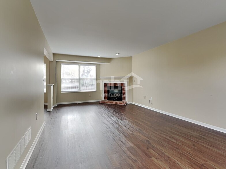 Building Photo - 2618 Spring Mill Pl