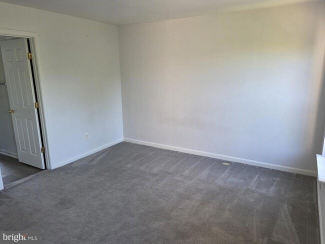 Building Photo - 404 Pendleton Ln