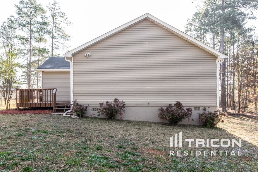 Building Photo - 325 Barr Cir