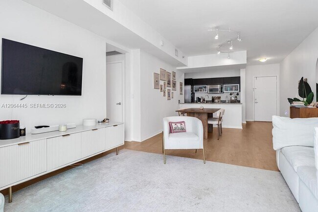 Building Photo - 951 Brickell Ave