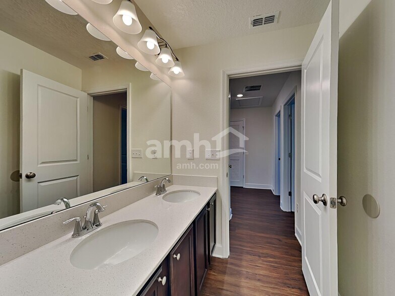 Building Photo - 127 Onate Cir