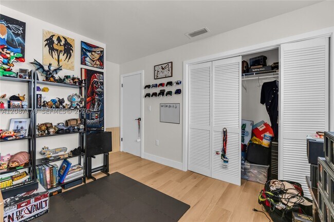 Building Photo - 2437 SW 99th Ct