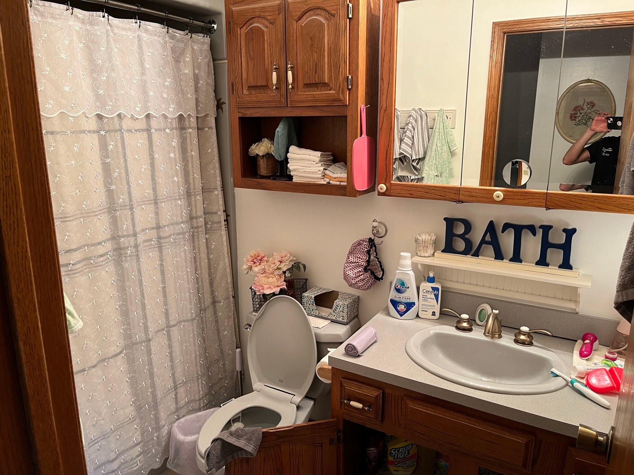Upstairs bathroom - 3951 Lake Vista Rd