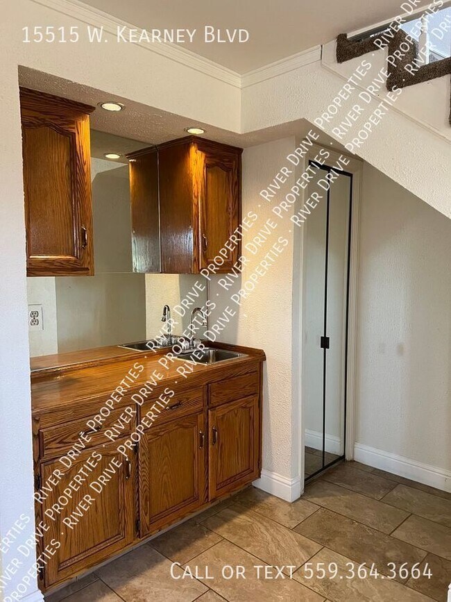 Building Photo - Spacious Two Bedroom in Kerman!
