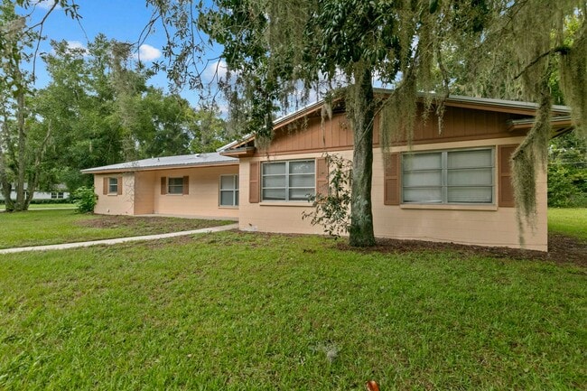 Building Photo - Affordable Remodeled Home near UF Campus