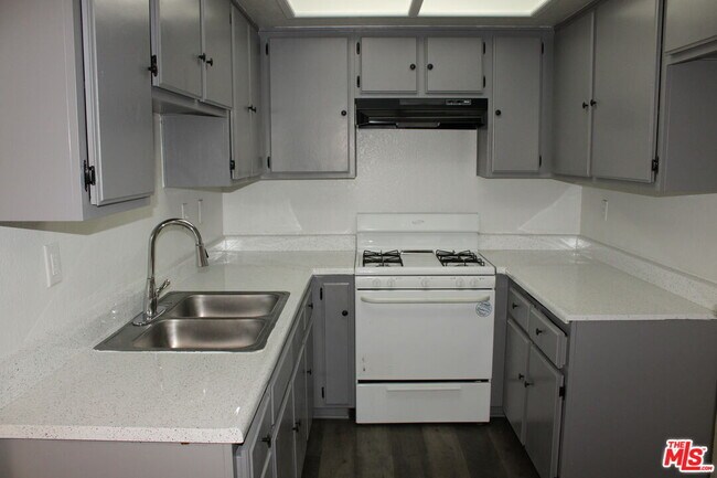 Building Photo - 12100 Birch Ave