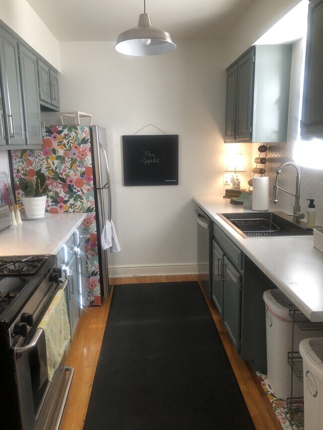 Building Photo - 1060 N Washington St