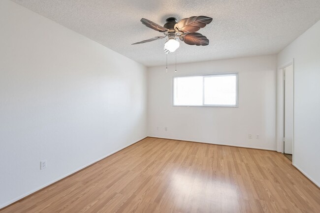 Building Photo - 6 Bed/4.5 Bath Home Close to ASU