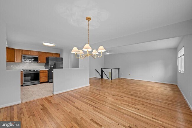 Building Photo - 100 Oak Dr