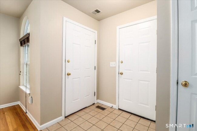 Building Photo - 2004 Eaton Ct