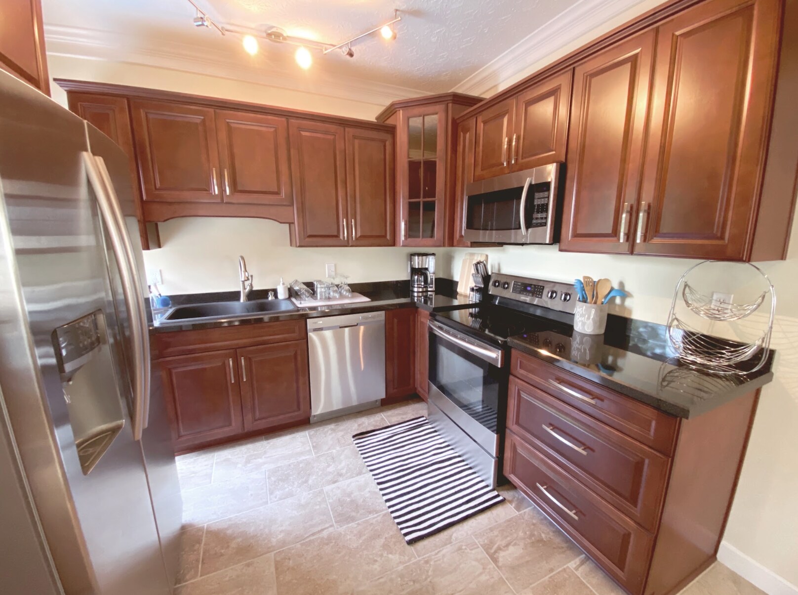 Building Photo - 2004 Utica Pike