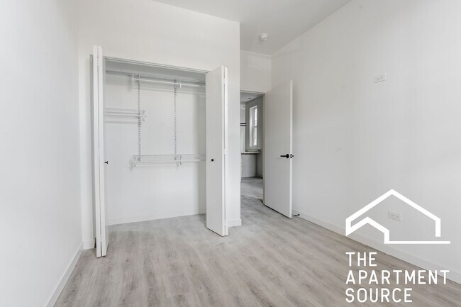 Building Photo - 2743 W Division St