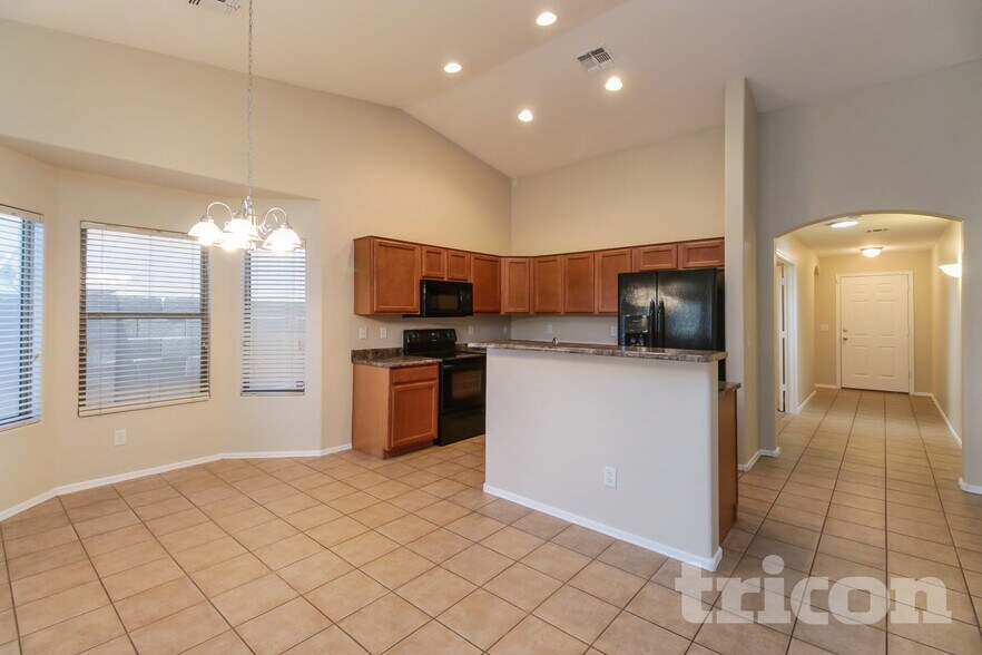 Building Photo - 11791 W Belmont Dr