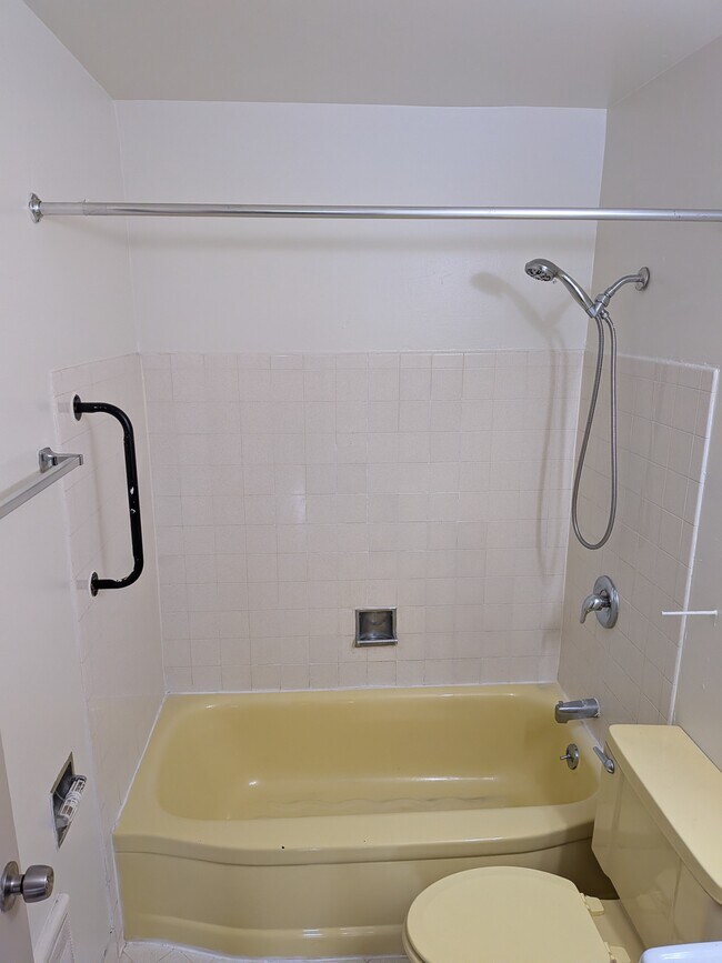 Building Photo - 1495