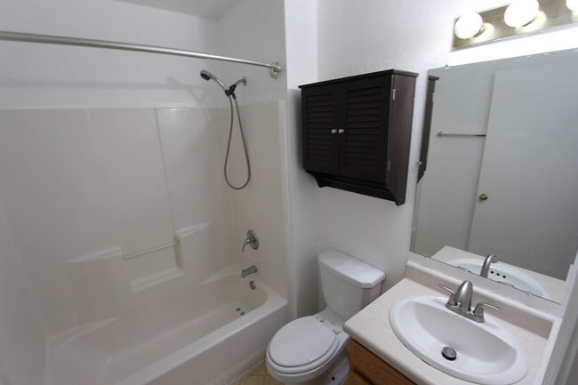 Building Photo - Spacious East Side 4BR Townhome with Fenced Yard