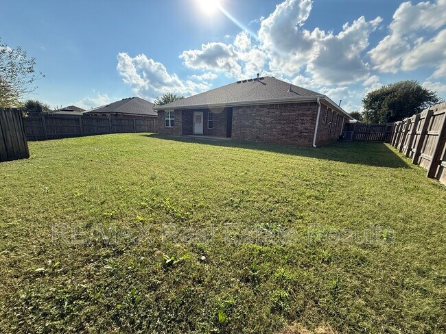 Building Photo - 420 Spicewood Trail