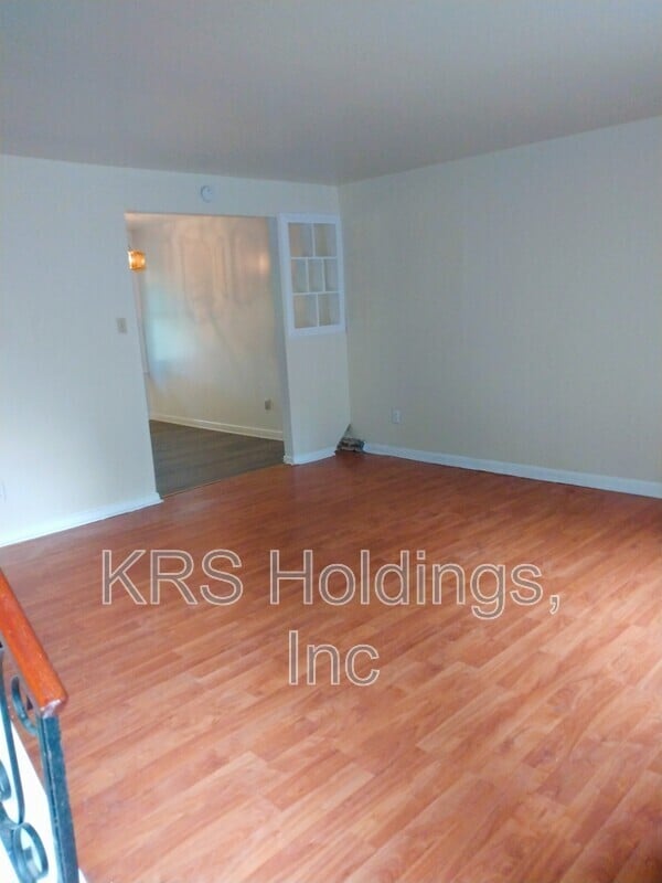 Building Photo - 2406 Wayside Dr