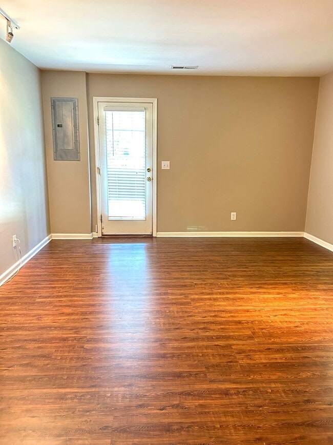 Building Photo - 109 Cambria Ct