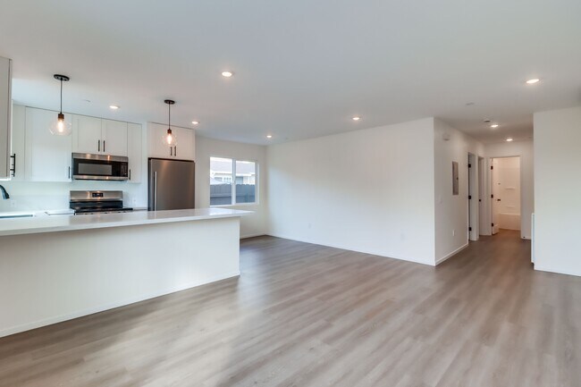 Building Photo - 3042-3044 J St