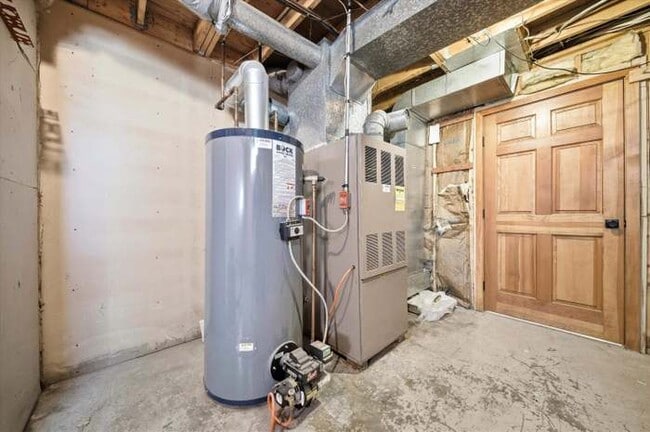 Building Photo - 105 Middle Rd