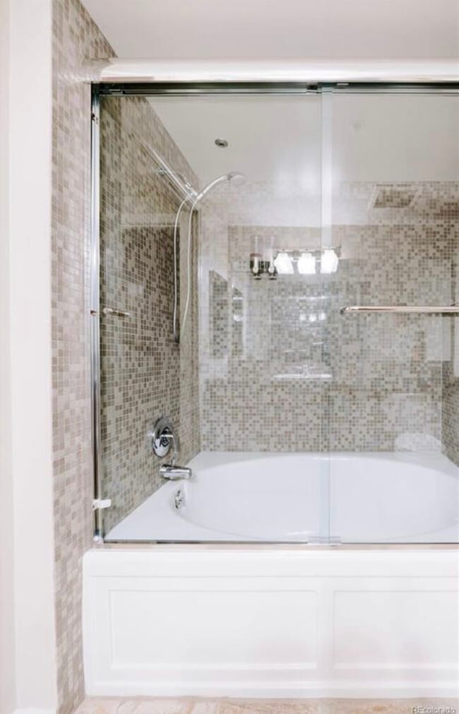 Building Photo - 8100 E Union Ave