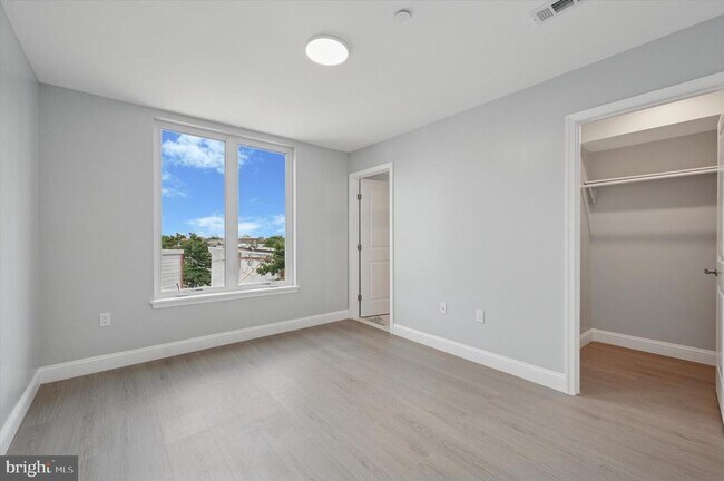 Building Photo - 2405 Ridge Ave