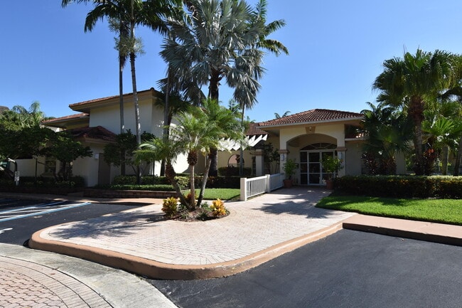 Building Photo - 6202 Glenmoor Dr