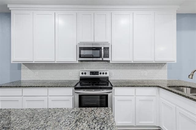 Building Photo - 652 River Garden Dr