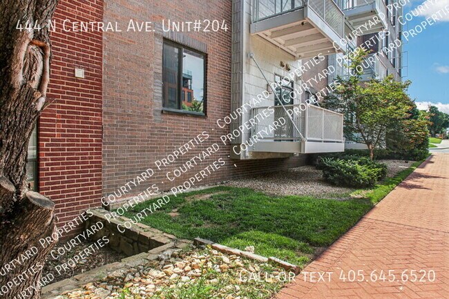 Building Photo - 444 N Central Ave