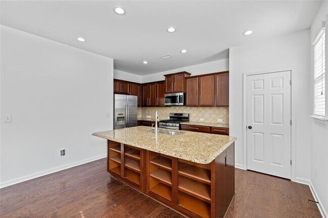 Building Photo - 4228 Laurel Creek Ct SE