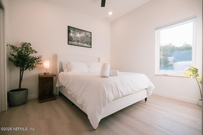 Building Photo - 3318 Lewis Speedway