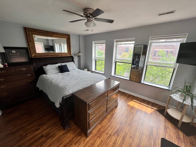 Building Photo - 133 Walton St