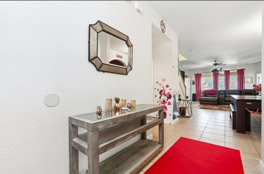 Building Photo - 4980 Castle St W