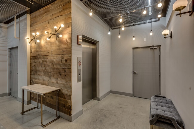 Building Photo - 1023 N Ashland Ave